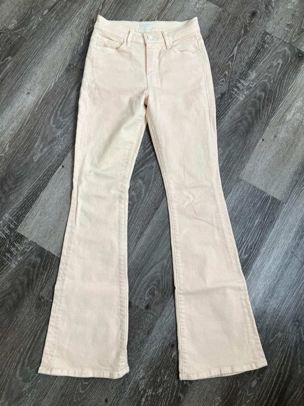 MOTHER  The Weekender Sneak Flare Jeans in frozen dew